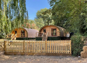Cosy and eco-friendly cabins next to 16th century pub